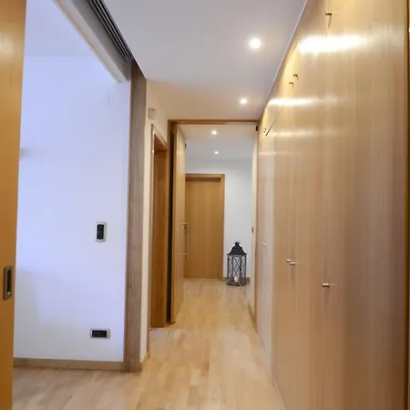 Apartment River House *
